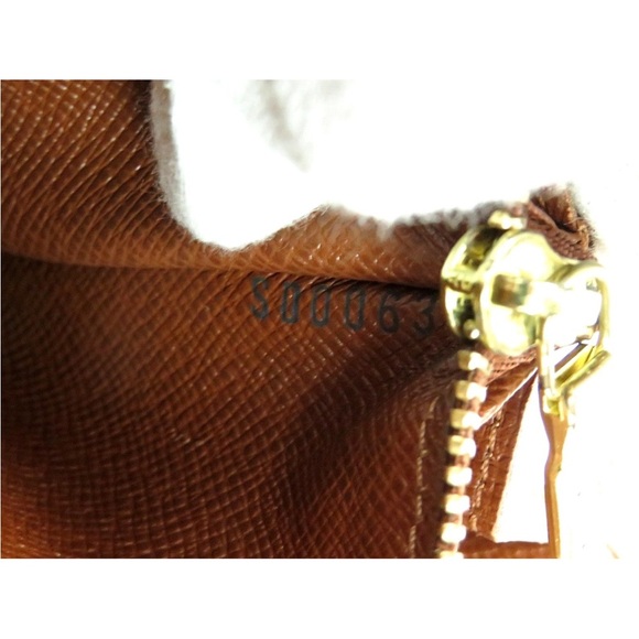 Louis Vuitton Monogram Canvas Wallet - Picture 15 of 16